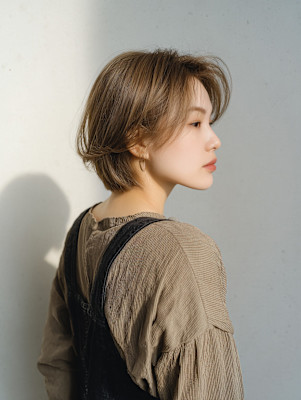 大人抜け感ベージュカラーショート　