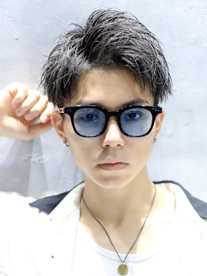 夏髪アップバング