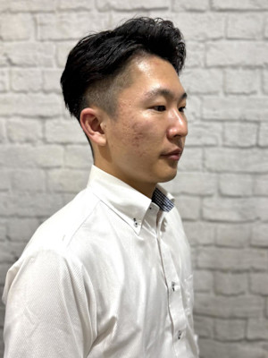 ビジネスシーンでも使えるツーブロスタイル