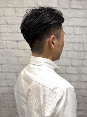 ビジネスシーンでも使えるツーブロスタイル