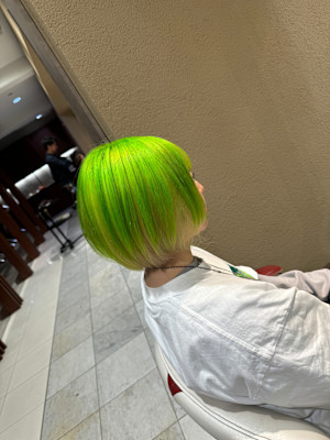 光る蛍光グリーン