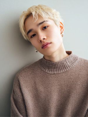 ブリーチベージュのエアリーショート　