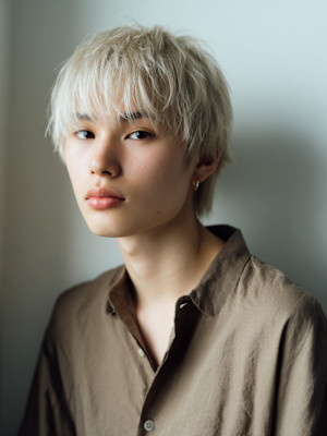 ミルクホワイト×無造作レイヤーマッシュ　