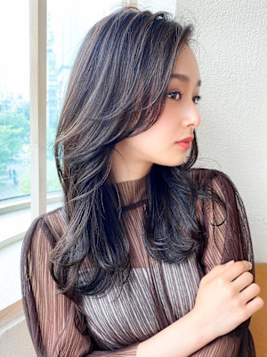 30代小顔に見えるくびれヘアレイヤー × オリーブグレージュ