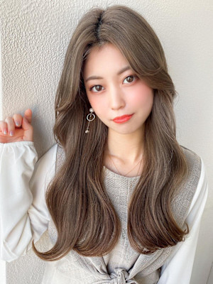 30代小顔に見えるくびれヘアレイヤー × オリーブグレージュ