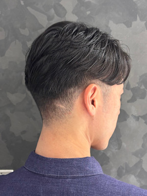 癖毛を活かしたセンターパート　　メンズカット/なんば