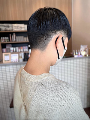 刈り上げマッシュスタイル×ダークブルー