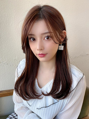 暗髪でも出せるこなれ感フェイスレイヤー×ナチュラルセミロング