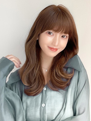 大人かわいいくびれヘアセミロング × ミルクティーベージュ