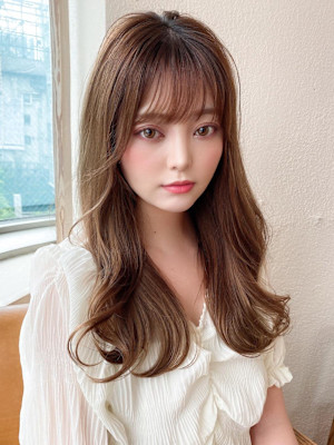 大人かわいいくびれヘアセミロング × ミルクティーベージュ