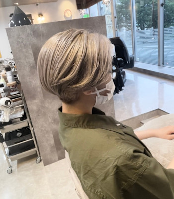 ハイトーンカラー×ショートボブ