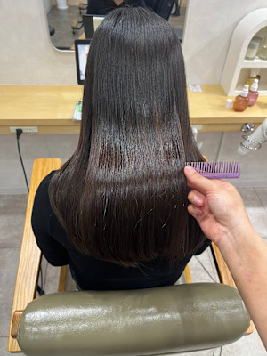 髪質改善ストレートで艶髪に