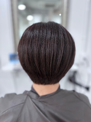 丸みシルエット×ツヤ感ショート