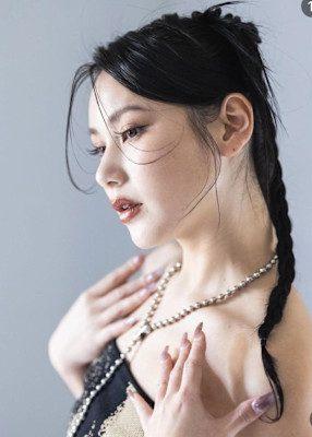 スタイリッシュなアップヘア