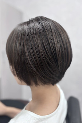 丸みシルエットの大人ショートボブ