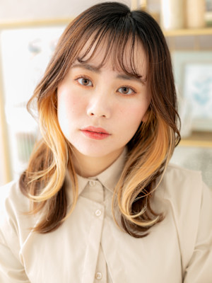 小顔レイヤーカット外国人風インナーカラー　くすみベージュ