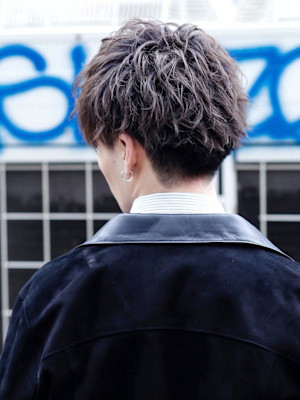 癖毛パーマで魅せる【刈り上げマッシュ】