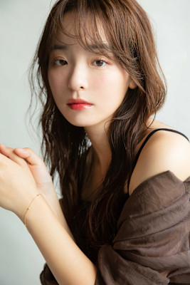 ロングレイヤーグレージュ美肌カラー韓国風20代30代透け感バ