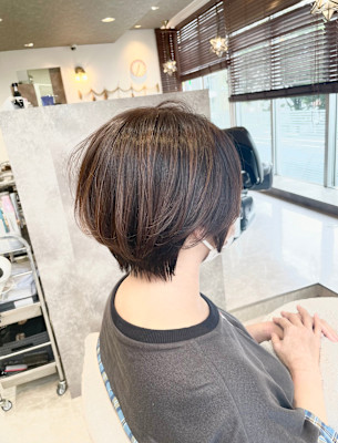 グレージュ×ショートボブ