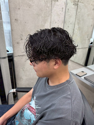 センターパート×波巻きパーマ