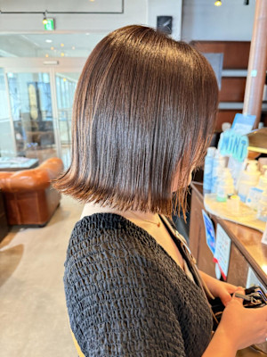 切りっぱなしボブ/グレージュカラー