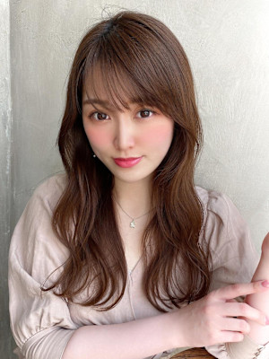 暗髪でも出せるこなれ感フェイスレイヤー×ナチュラルセミロング