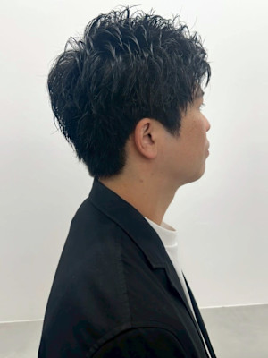 ビジネスショート 黒髪 刈り上げ 爽やか 束感スタイリング