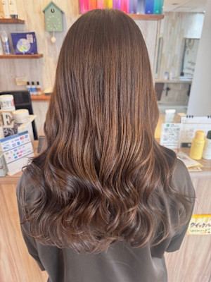 ベージュカラー似合わせカットセミロング