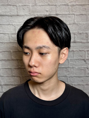 センターパートスタイル