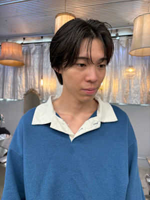 ステップボーンカットメンズヘア/センターパート