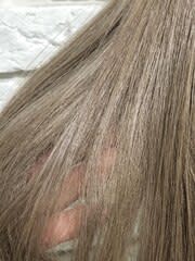 オリーブベージュ