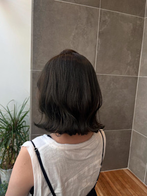 オリーブグレージュ