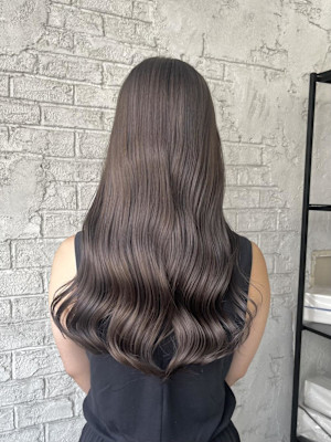 ブリーチカラー×ミルクティーベージュ◎韓国風くびれヘア