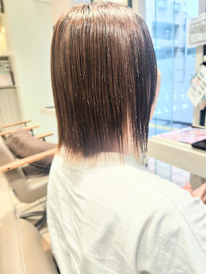 ボブ/外ハネ/切りっぱなし