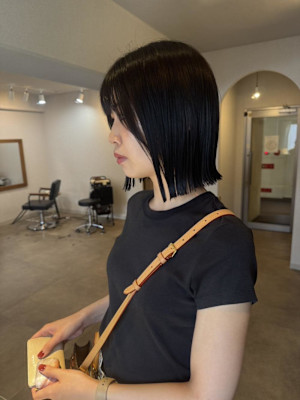 切りっぱなし×タイトストレートボブ