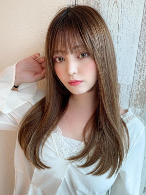 暗髪でも出せるこなれ感フェイスレイヤー×ナチュラルセミロング