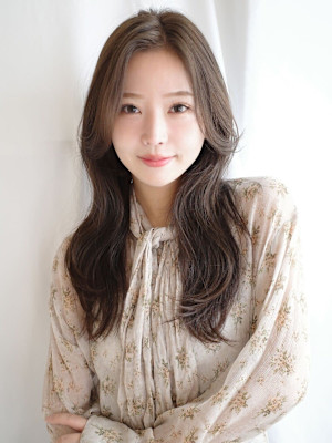 顔周りカット　小顔カット　センターパート　韓国風ヘア