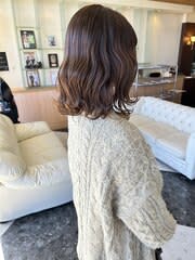 くすみベージュ