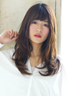 レイヤーカット ダークブラウン 艶トリートメント 20代