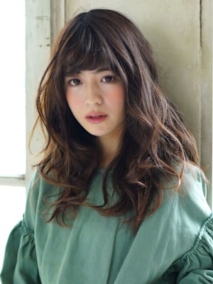 巻き髪ロング 顔周りカット オン眉 前髪カット フルバング