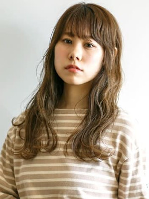 ウェーブヘア ブリーチ ハイトーン レイヤーカット ベージュ