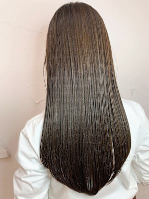 オリーブベージュ 透明感カラー 髪質改善トリートメント 艶髪