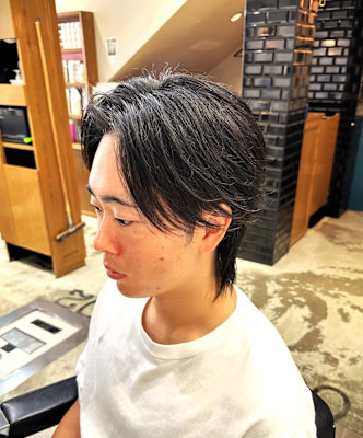 センターパートウルフ