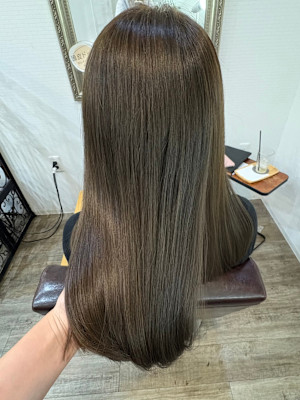 オリーブグレージュ