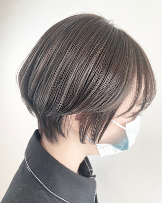 ショートボブ×オリーブグレージュ