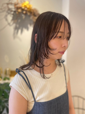 ウルフカット　顔まわりウルフ