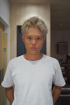 スパイキーショート/ホワイトベージュ/平塚美容室