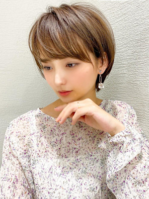 30代40代に人気の大人かわいい前髪ありのくびれショート