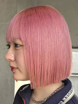 切りっぱなしボブ　ピンクベージュ ピンクカラー