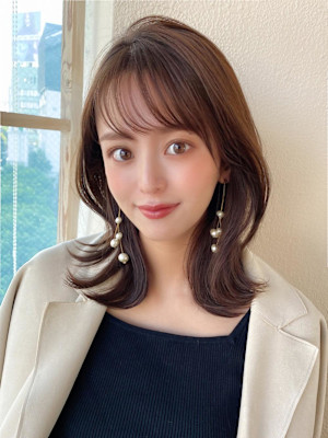 シースルーぱっつん前髪で結んでかわいいフェイスレイヤー